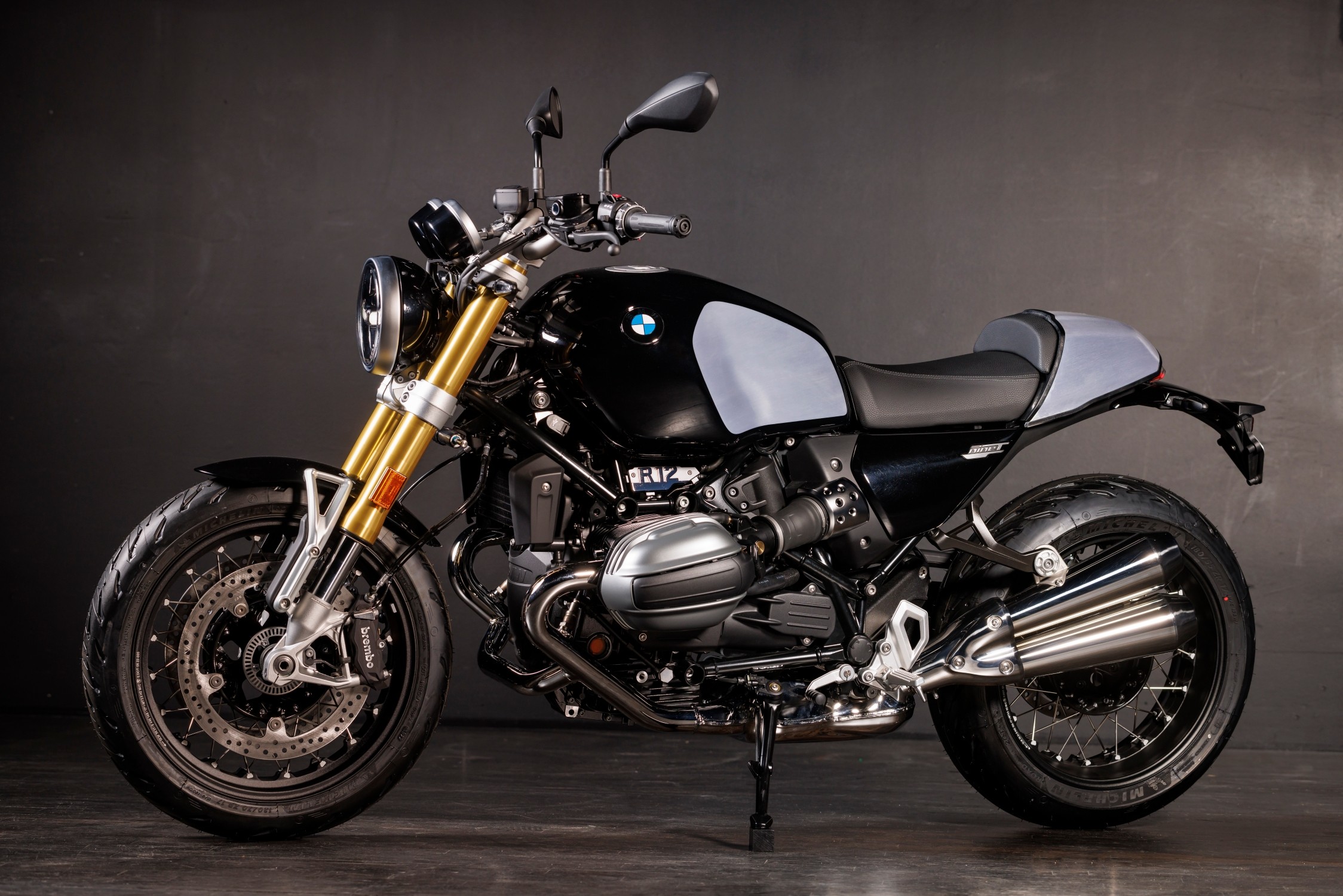 P90504411_lowRes_bmw-r-12-ninet-studi