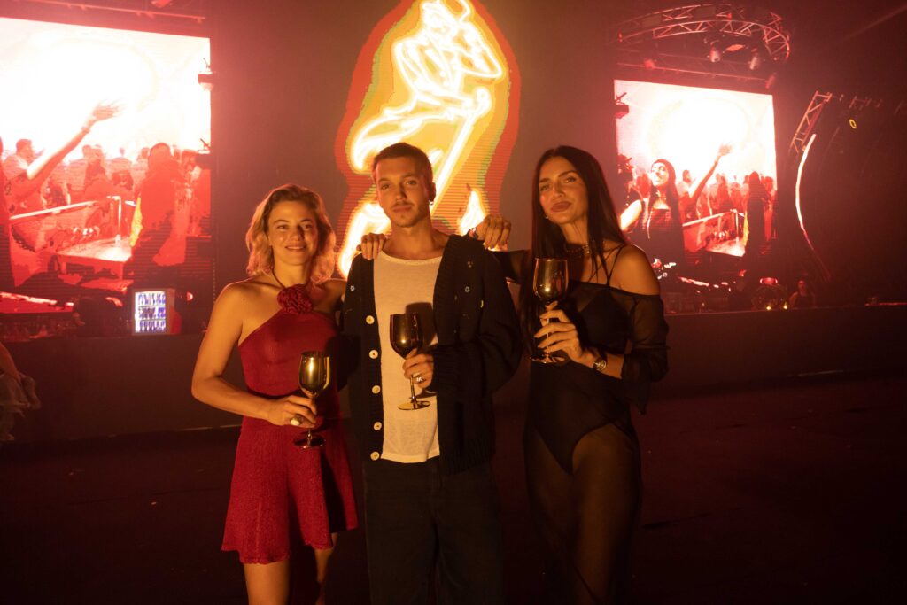 12. Justina Bustos, Franco Masini y Zaira Nara en la exclusiva fiesta de Johnnie Walker Gold en Punta del Este