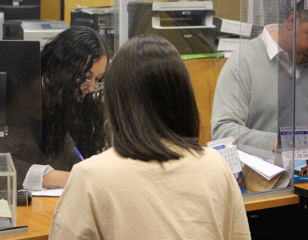 web pasante becarios